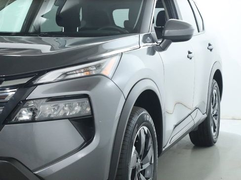 Certified 2026 Nissan Rogue SV AWD/4WD image 5