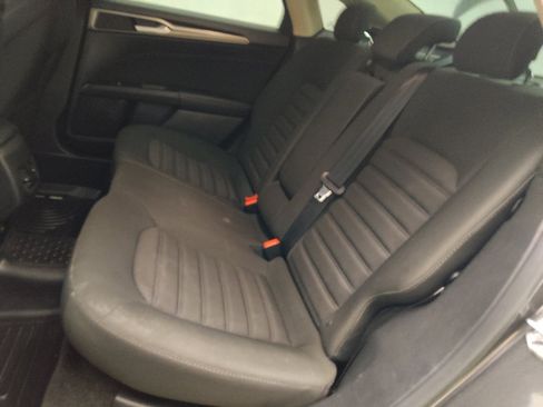 Used 2018 Ford Fusion SE w/ Fusion SE Technology Package FWD image 18