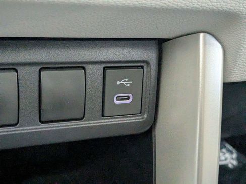 Used 2025 Toyota Corolla Cross L FWD image 21