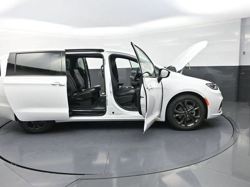 New 2026 Chrysler Pacifica Select image 33