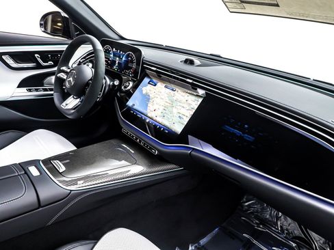 New 2026 Mercedes-Benz E 53 AMG e 4MATIC Sedan image 5