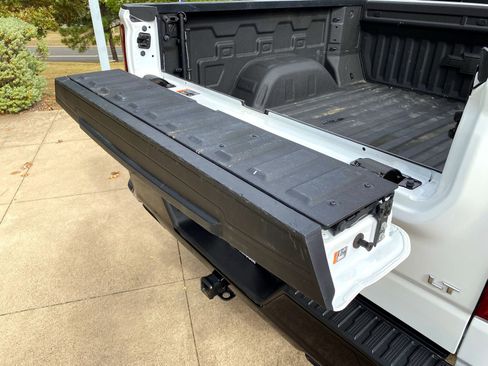 Used 2024 Chevrolet Silverado 1500 LT Trail Boss w/ Convenience Package II image 31