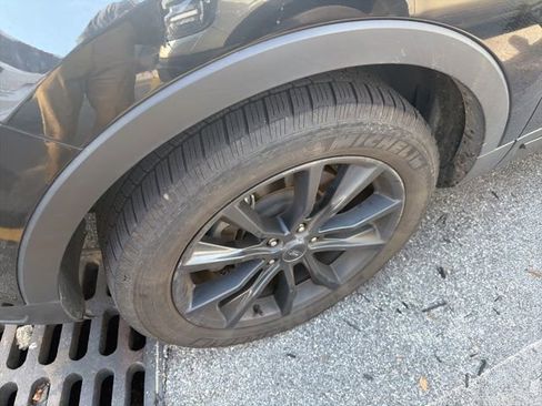 Used 2019 Ford Explorer XLT w/ Equipment Group 202A image 4