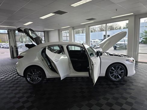 Used 2021 MAZDA MAZDA3 s image 18