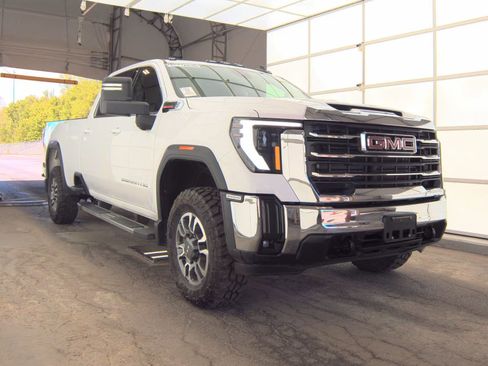 Used 2024 GMC Sierra 3500 SLE w/ SLE Value Package AWD/4WD image 4