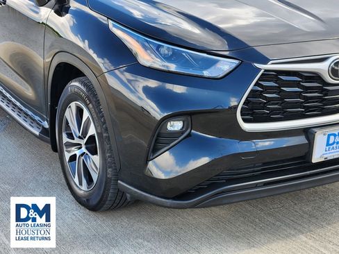 Used 2022 Toyota Highlander XLE FWD image 11