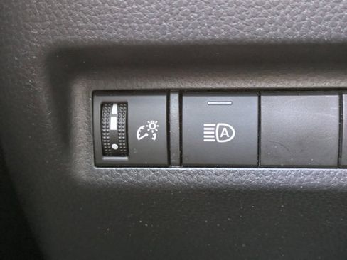 Used 2022 Toyota RAV4 XLE image 28