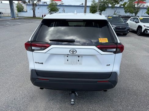 Used 2021 Toyota RAV4 LE FWD image 6