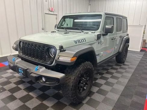 Used 2024 Jeep Wrangler Unlimited AWD/4WD image 6