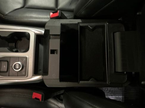 Used 2022 Ford Explorer XLT w/ Equipment Group 202A image 25