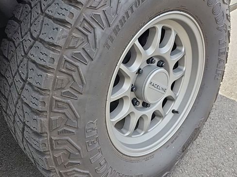 Used 2025 RAM 2500 Laramie AWD/4WD image 10