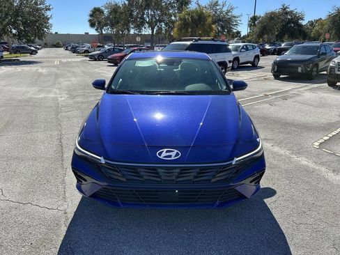 New 2025 Hyundai Elantra Limited image 8