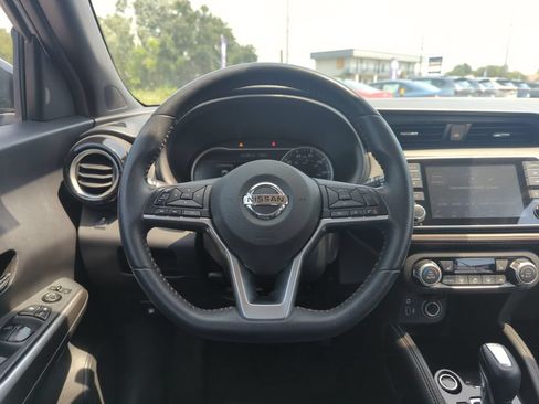 Used 2019 Nissan Kicks SR w/ SR Premium Package FWD image 17