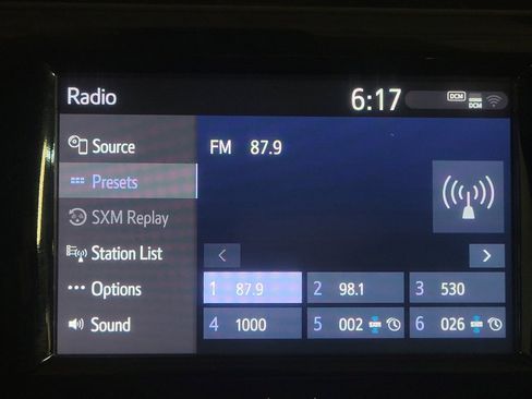 Used 2020 Toyota Camry SE image 25