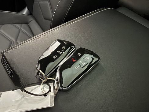 Used 2024 Volkswagen Atlas SE w/ Panoramic Sunroof Package image 14