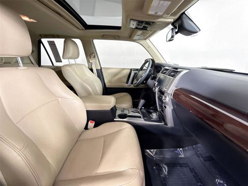 Used 2022 Toyota 4Runner Limited AWD/4WD image 43