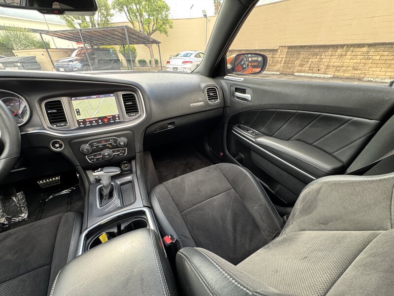 Used 2018 Dodge Charger R/T Scat Pack w/ Dynamics Package RWD image 38