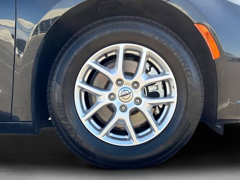 Used 2023 Chrysler Pacifica Touring-L FWD image 10