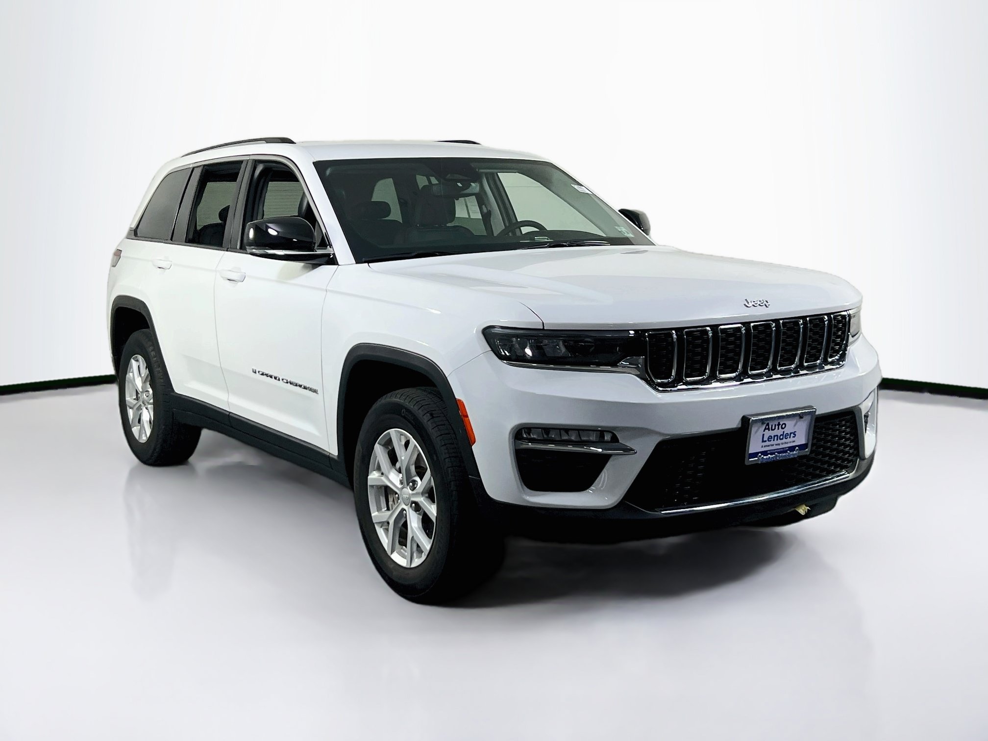 Used 2023 Jeep Grand Cherokee Limited AWD/4WD image 3