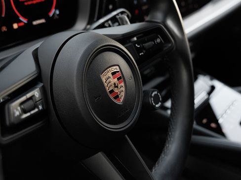 Certified 2024 Porsche Cayenne AWD/4WD image 20