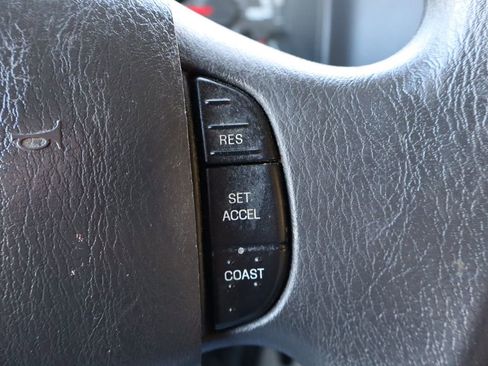 Used 2009 Ford E-350 and Econoline 350 Super Duty Wagon image 32