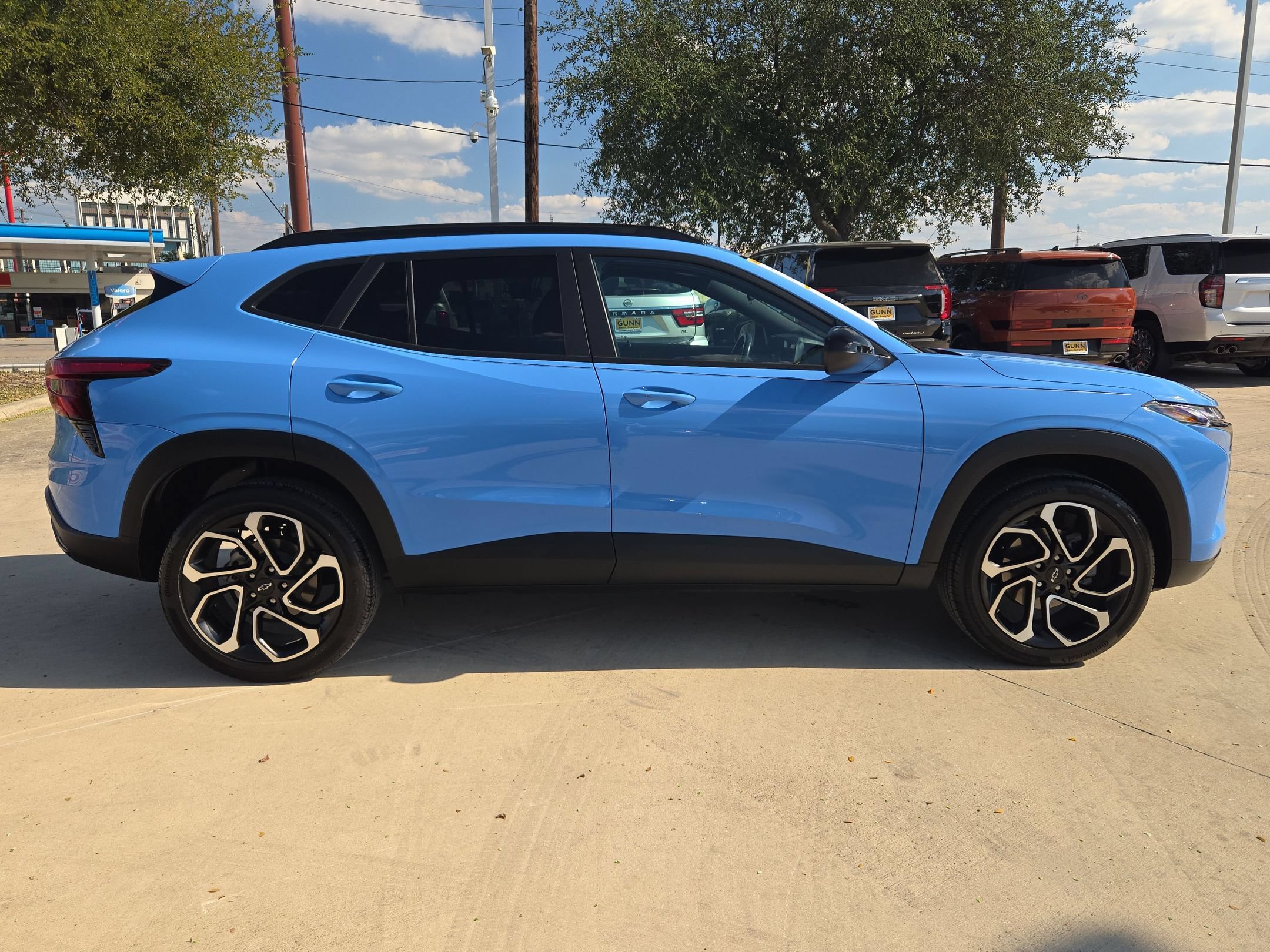 Used 2024 Chevrolet Trax RS w/ Driver Confidence Package FWD image 2