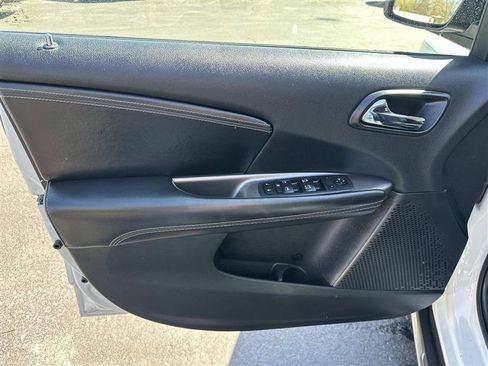Used 2018 Dodge Journey Crossroad w/ Rear Seat Video Group FWD image 8