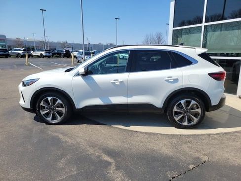 Used 2023 Ford Escape Platinum w/ Premium Technology Package image 3