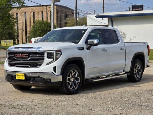 Used 2023 GMC Sierra 1500 SLT image 3