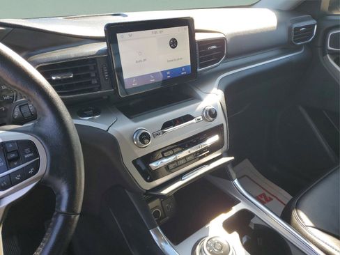 Used 2022 Ford Explorer XLT w/ Equipment Group 202A image 26