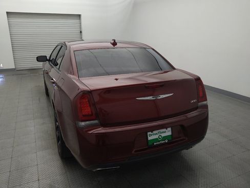 Used 2019 Chrysler 300 Touring w/ Sport Appearance Package image 6