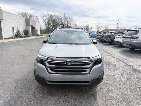 Used 2025 Subaru Forester Premium AWD/4WD image 3