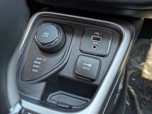 Used 2019 Jeep Compass Latitude image 27