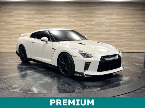 Used 2020 Nissan GT-R Premium image 1