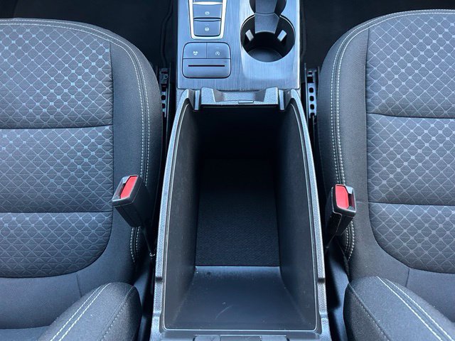 Used 2025 Ford Escape Active AWD/4WD image 17
