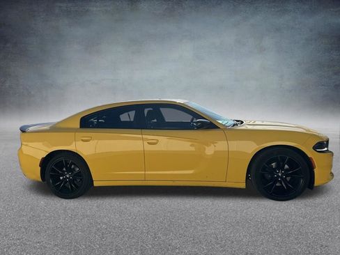 Used 2017 Dodge Charger SE w/ Power Sunroof Group image 6