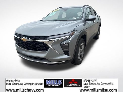 Used 2025 Chevrolet Trax LT w/ LT Convenience Package FWD image 1
