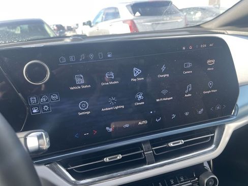 Used 2025 Chevrolet Equinox EV LT image 23