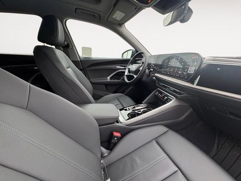Certified 2025 Audi Q5 Premium w/ Convenience Package AWD/4WD image 9