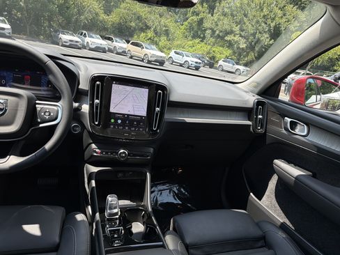 Certified 2024 Volvo XC40 B5 Ultimate w/ Protection Package Premier AWD/4WD image 31