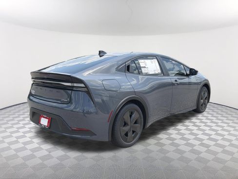 New 2026 Toyota Prius Plug-In Hybrid FWD image 5