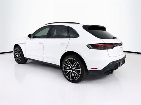 Certified 2025 Porsche Macan image 3