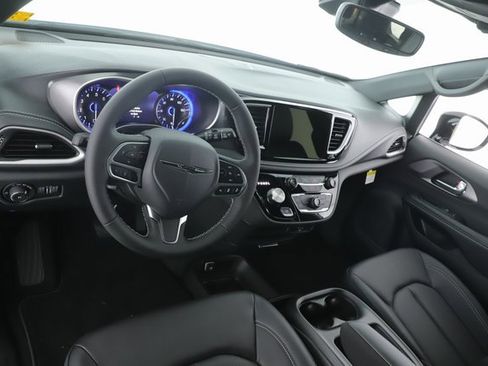New 2026 Chrysler Pacifica Select image 17