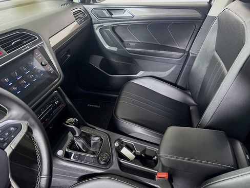 Used 2024 Volkswagen Tiguan SE image 24