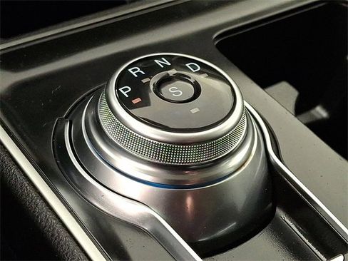 Used 2022 Ford Edge SE w/ Black Appearance Package image 16