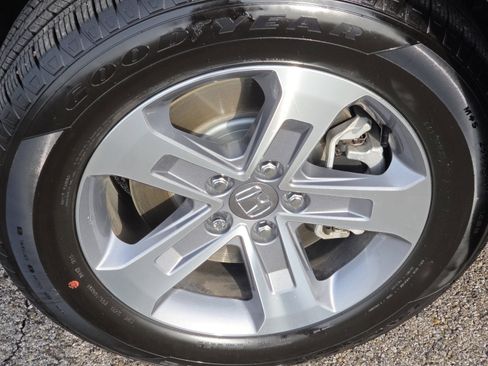 Used 2025 Honda Pilot EX-L image 10