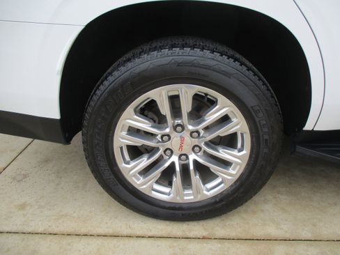 Used 2021 GMC Yukon SLT image 12