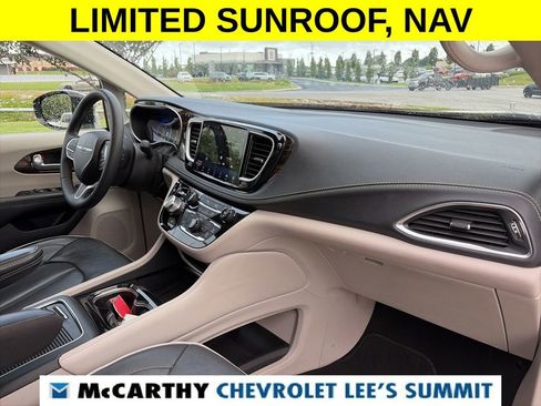 Used 2023 Chrysler Pacifica Limited FWD image 27