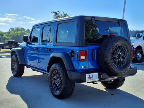 Used 2024 Jeep Wrangler Unlimited Sport AWD/4WD image 2