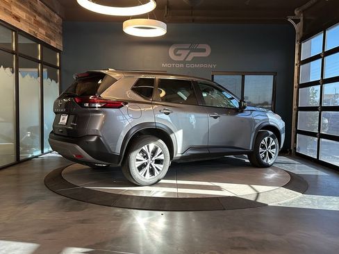 Used 2022 Nissan Rogue SV AWD/4WD image 3